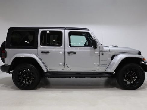 Used 2023 Jeep Wrangler Unlimited Sahara w/ Cold Weather Group AWD/4WD image 9