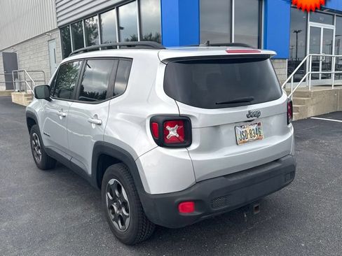 Used 2015 Jeep Renegade Latitude w/ Cold Weather Group II FWD image 3