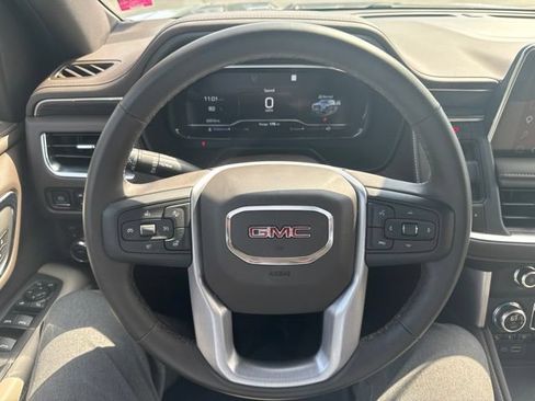 Used 2023 GMC Yukon SLT w/ SLT Luxury Package AWD/4WD image 14
