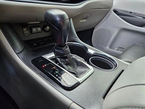 Used 2018 Toyota Highlander LE FWD image 11
