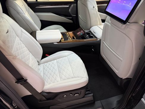 New 2026 Cadillac Escalade ESV Platinum Sport AWD/4WD image 64