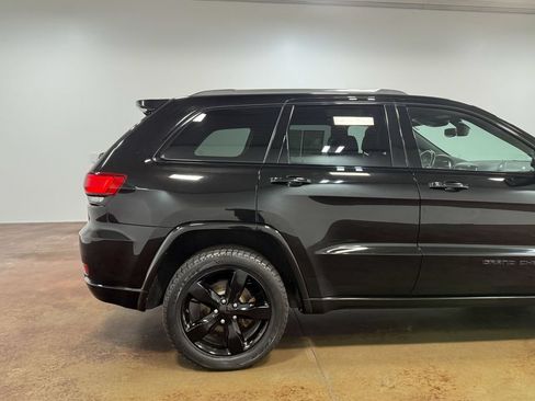 Used 2020 Jeep Grand Cherokee Altitude AWD/4WD image 33