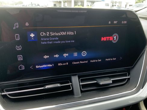 Used 2025 Chevrolet Trax LT w/ LT Convenience Package FWD image 28