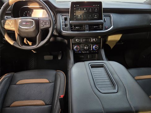 Used 2024 GMC Yukon AT4 w/ AT4 Premium Plus Package AWD/4WD image 9