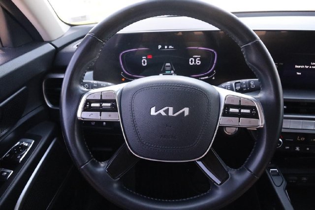 Used 2025 Kia Telluride S FWD image 14