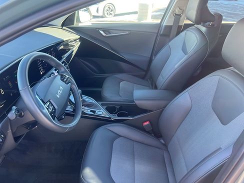 Certified 2023 Kia Niro EX image 4