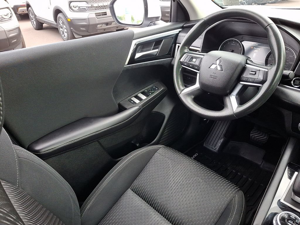 Used 2022 Mitsubishi Outlander ES AWD/4WD image 14