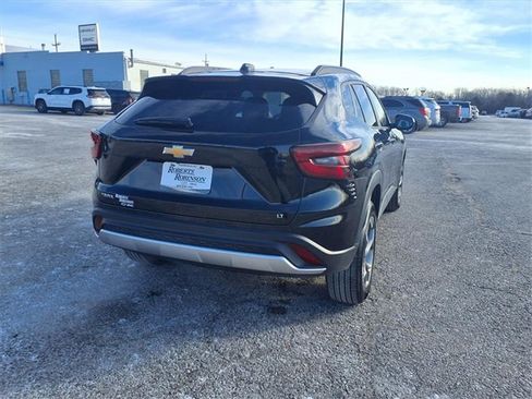 Used 2025 Chevrolet Trax LT w/ LT Convenience Package image 18