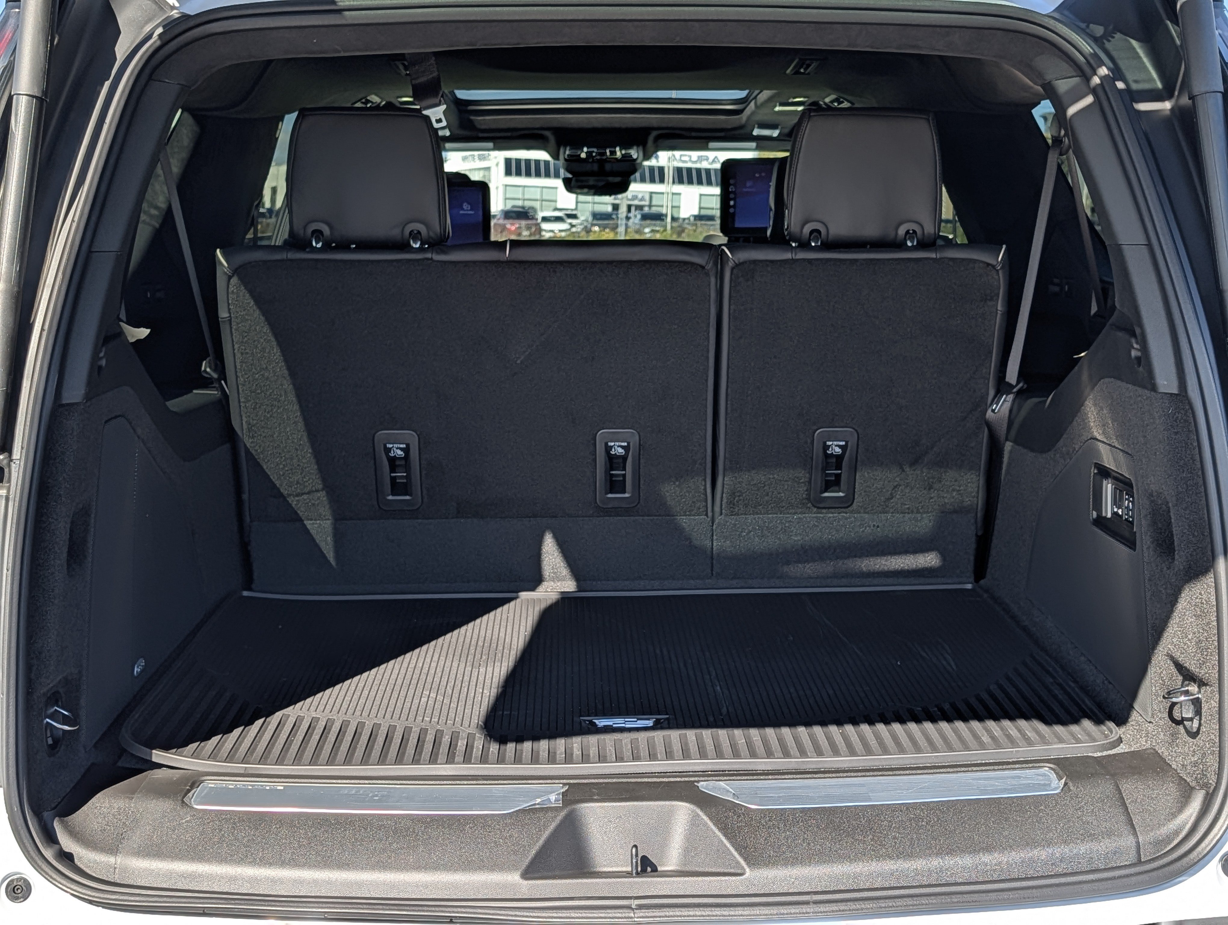 Used 2026 Cadillac Escalade ESV Platinum Sport w/ LPO, ONYX Package AWD/4WD image 15