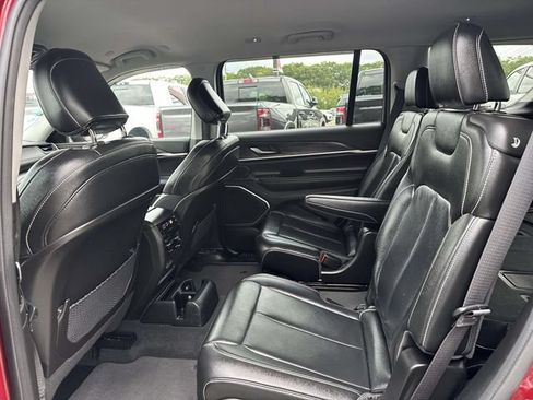 Used 2023 Jeep Grand Cherokee L Limited w/ Black Appearance Package AWD/4WD image 7