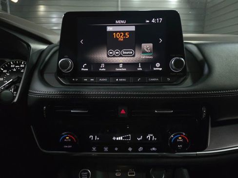 Used 2022 Nissan Rogue SV image 23