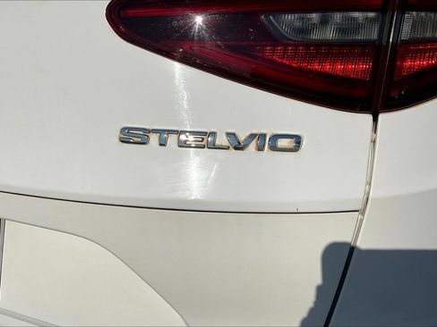 Used 2018 Alfa Romeo Stelvio Ti AWD/4WD image 23