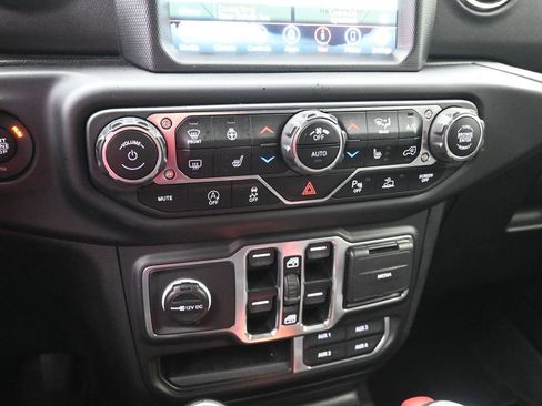 Used 2021 Jeep Wrangler Unlimited Sahara AWD/4WD image 21
