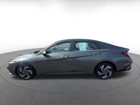 Used 2025 Hyundai Elantra SEL FWD image 9