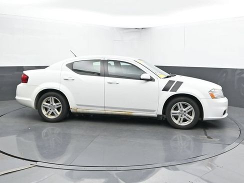 Used 2013 Dodge Avenger SXT FWD image 3