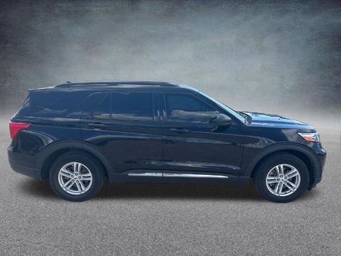 Certified 2023 Ford Explorer XLT RWD image 7