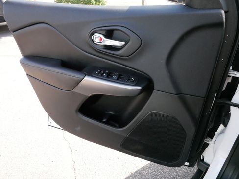 Used 2020 Jeep Cherokee Latitude Plus w/ Cold Weather Group image 27
