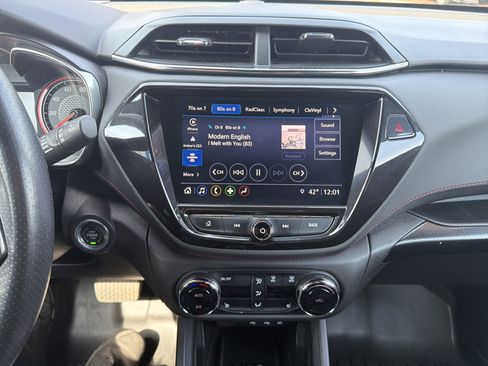 Used 2021 Chevrolet TrailBlazer RS w/ Technology Package image 23