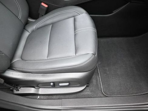 Used 2025 Chevrolet Blazer LT w/ Sound & Technology Package FWD image 30