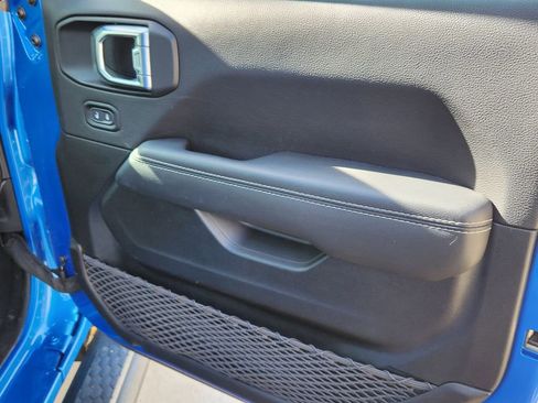 Used 2022 Jeep Wrangler Unlimited Sahara w/ Cold Weather Group image 16