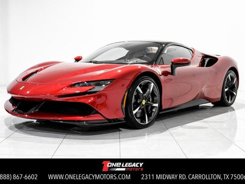 Used 2022 Ferrari SF90 Spider image 1