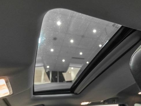 Used 2019 Toyota Highlander XLE AWD/4WD image 22