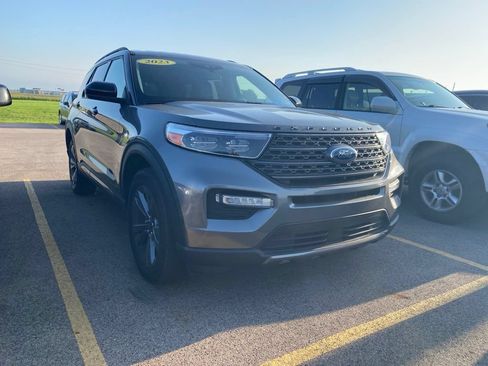 Used 2023 Ford Explorer XLT w/ Equipment Group 202A AWD/4WD image 3