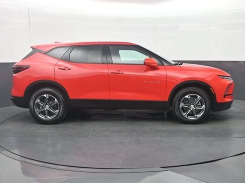 Used 2025 Chevrolet Blazer LT FWD image 8