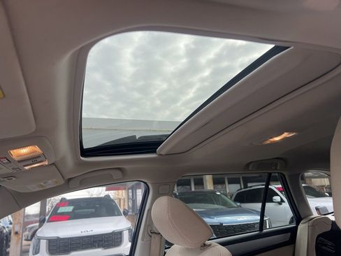 Used 2017 Subaru Outback 2.5i Premium image 8