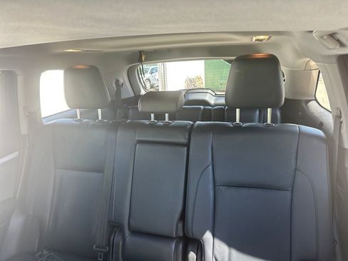 Used 2019 Toyota Highlander XLE AWD/4WD image 17