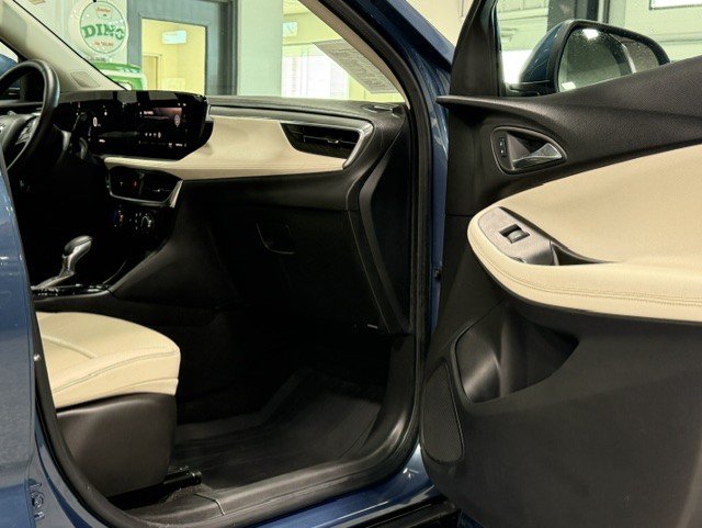 Certified 2024 Buick Encore GX Sport Touring w/ Advanced Technology Package AWD/4WD image 9