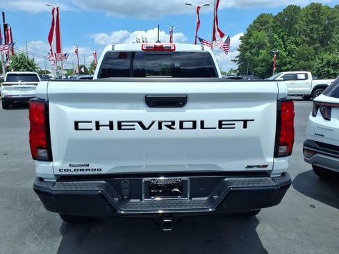 Used 2024 Chevrolet Colorado ZR2 w/ Technology Package AWD/4WD image 2