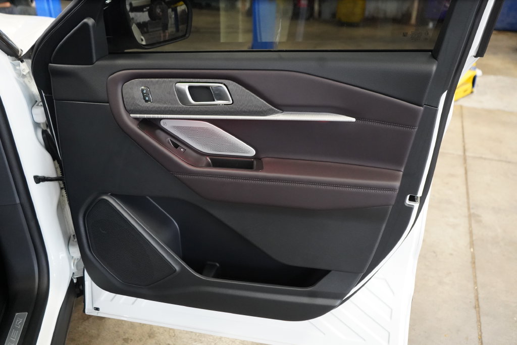 New 2027 Ford Explorer Platinum RWD image 21