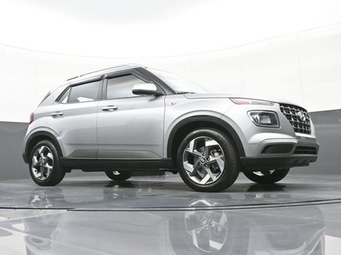 Certified 2023 Hyundai Venue SEL FWD image 38