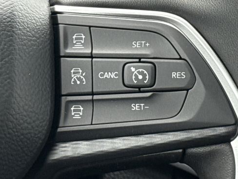 New 2025 Jeep Grand Cherokee Laredo X w/ Luxury Tech Group I image 21