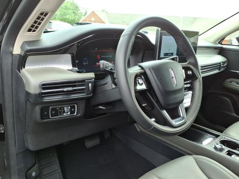 Used 2023 Lincoln Corsair AWD w/ Rear Removable Package Tray image 14