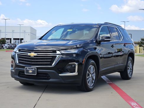 Certified 2023 Chevrolet Traverse LT FWD image 2
