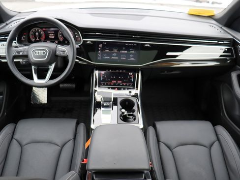 Used 2025 Audi Q8 Prestige w/ Prestige Package image 10