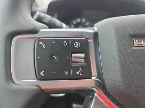 Certified 2025 Land Rover Discovery Dynamic SE image 18