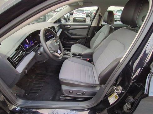 Used 2025 Volkswagen Jetta SE image 8
