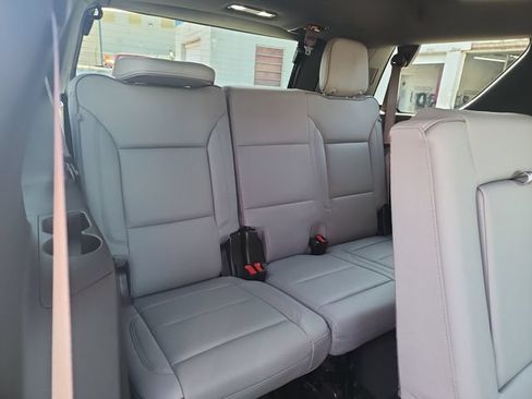 Used 2023 GMC Yukon SLT w/ SLT Luxury Package AWD/4WD image 31