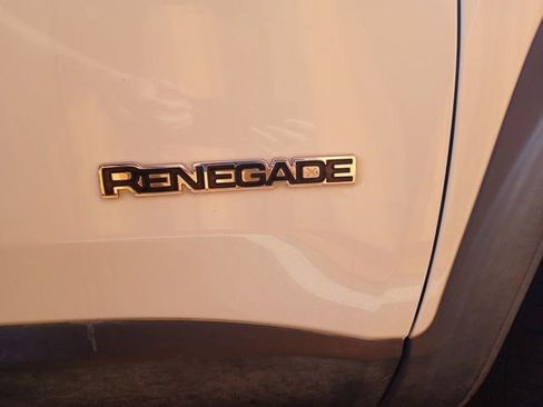 Used 2017 Jeep Renegade Latitude FWD image 15