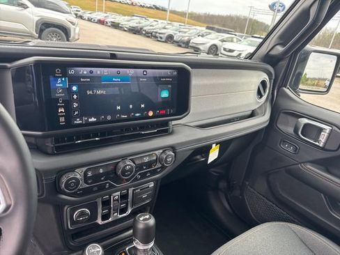 Used 2025 Jeep Wrangler Unlimited Sahara w/ Safety Group image 29