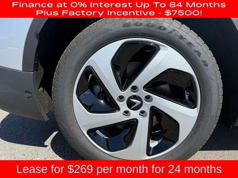 New 2025 VinFast VF 8 Eco image 9