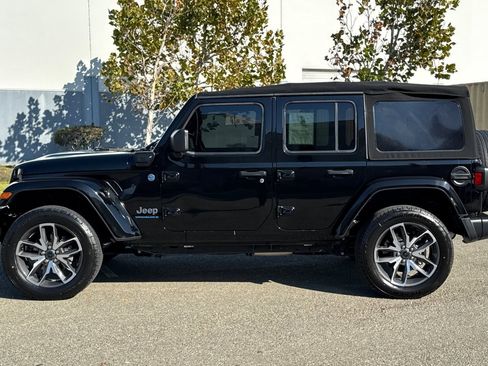 Used 2024 Jeep Wrangler Unlimited image 7