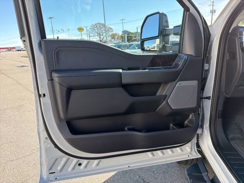 New 2026 Ford F250 Lariat w/ Black Appearance Package AWD/4WD image 13