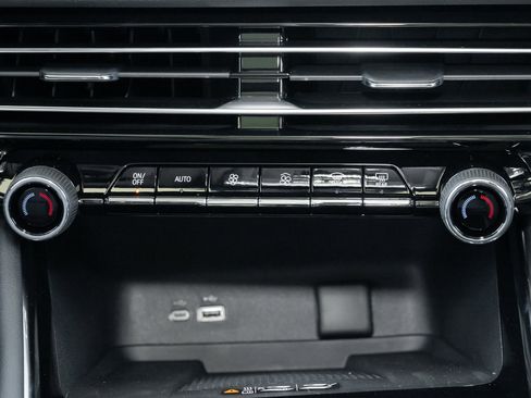 New 2026 Chevrolet Traverse High Country image 31