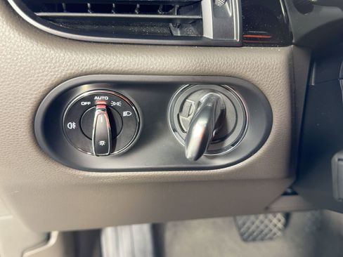 Certified 2020 Porsche Macan image 19