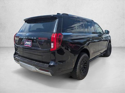 Used 2025 Ford Expedition Platinum AWD/4WD image 5