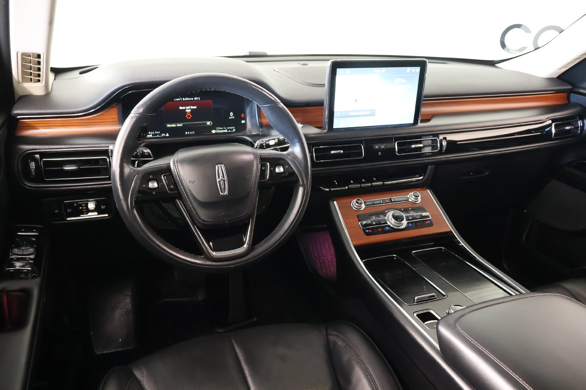 Used 2023 Lincoln Aviator Reserve w/ Equipment Group 201A RWD image 2